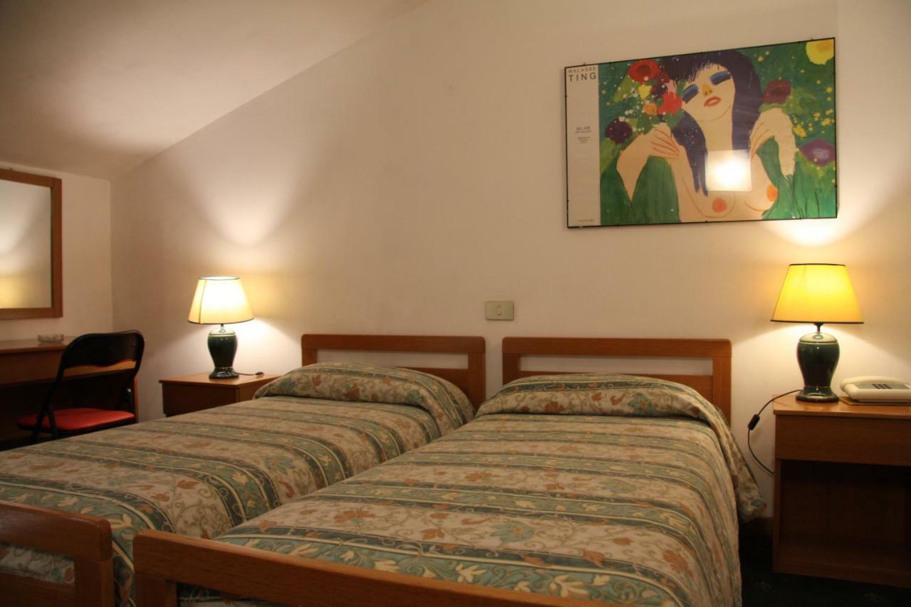 Hotel Rizzi Monticello Conte Otto ภายนอก รูปภาพ